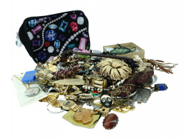 VINTAGE COSTUME FASHION JEWELRY COLLECTION