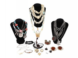 COSTUME JEWELRY AND FOLK ETHNIC ACCESSORIES