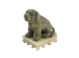 ANTIQUE CHINESE JADE FIGURINE OF A DOG