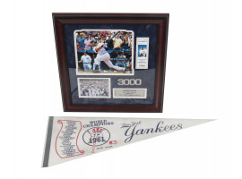 SPORTS MEMORABILIA YANKEES CARDBOARD PENNANT FLAG