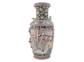 LARGE CHINESE PORCELAIN VASE WITH RELIEF CHILDREN