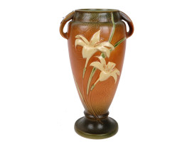 LARGE ROSEVILLE ZEPHYR LILIES BROWN POTTERY VASE