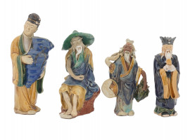 GROUP OF FOUR CHINESE POTTERY MUD MEN FIGURINES