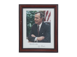 PRESIDENT GEORGE HW BUSH MEMORABILIA SIGNED PHOTO