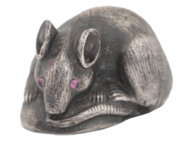 RUSSIAN SILVER FIGURINE OF A MOUSE WITH AMETHYSTS