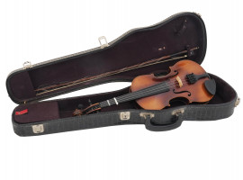 ANTONIUS STRADIVARIUS VIOLIN WITH ACCESSORIES