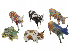 GROUP OF COW PARADE COLLECTIBLE CERAMIC FIGURINES