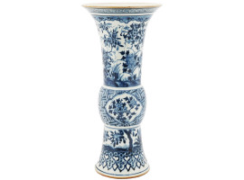 ANTIQUE CHINESE PORCELAIN BEAKER SHAPED VASE