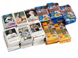 LARGE COLLECTION OF BASEBALL AND BASKETBALL CARDS