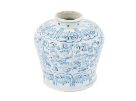 ANTIQUE JAPANESE PORCELAIN BLUE AND WHITE VASE