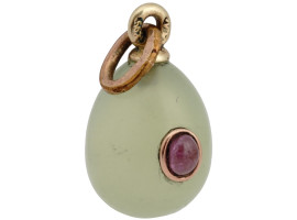 RUSSIAN GOLD CARVED BAVENITE RUBY EGG PENDANT