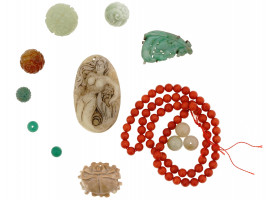 ORIENTAL JADE CARVINGS AND CORAL BEADED NECKLACE