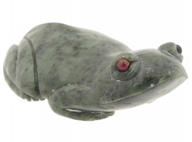 IMPERIAL RUSSIAN CARVED SERPENTINE FROG FIGURE