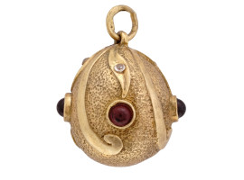 IMPERIAL RUSSIAN GILT SILVER AND RUBY EGG PENDANT