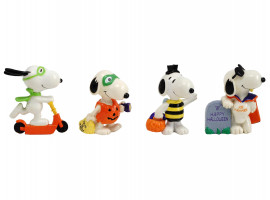 FULL HALLOWEEN SNOOPY COLLECTION W DISPLAY CASE