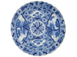 ANTIQUE JAPAN IMARI BLUE WHITE PORCELAIN CHARGER