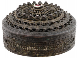 ANCIENT LATE BYZANTINE SILVER BOX WITH BEADED LID
