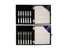 VINERS OF SHEFFIELD CUTLERY WITH MOP HANDLES IOB