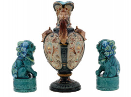 CHINESE PORCELAIN FOO DOG FIGURES AND GLAZED VASE