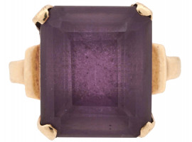 14K YELLOW GOLD AND AMETHYST STONE JEWELRY RING