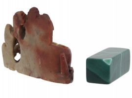 CHINESE SOAPSTONE STAND AND POLISHED MALACHITE