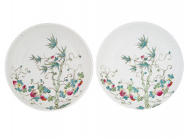 PAIR OF ANTIQUE CHINESE PORCELAIN SAUCERS PLATES