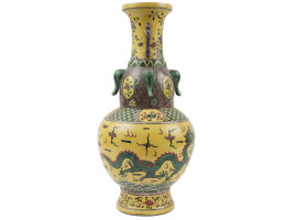 ANTIQUE CHINESE QING FAMILLE JAUNE PORCELAIN VASE