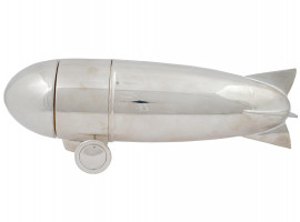 MID CEN ART DECO BULLET ZEPPELIN COCKTAIL SHAKER