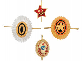 GROUP OF RUSSIAN AND SOVIET MILITARY HAT BADGES