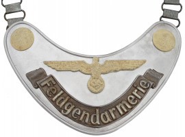 WWII NAZI GERMAN MILITARY FIELD POLICE GORGET