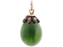 RUSSIAN JADE AND GOLD EGG PENDANT WITH DIAMONDS