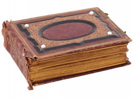 ANTIQUE LEATHER PHOTO ALBUM WITH PORTRAIT PHOTOS