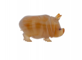 RUSSIAN CARVED AGATE AND RUBY EYES PIG FIGURINE