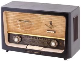 GERMAN GRUNDIG MAJESTIC MODEL 997 US TABLE RADIO