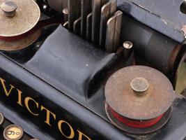 ANTIQUE AMERICAN VICTOR BURROUGHS ADDING MACHINE