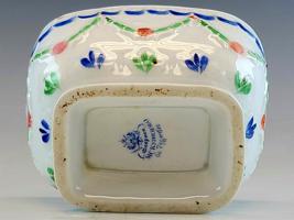 19TH C IMPERIAL RUSSIAN PORCELAIN BOX BY KUZNETSOV