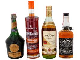 COLLECTION OF ALCOHOL DRINKS IN VINTAGE BOTTLES