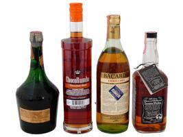 COLLECTION OF ALCOHOL DRINKS IN VINTAGE BOTTLES