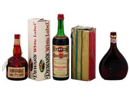 COLLECTION OF ALCOHOL DRINKS IN VINTAGE BOTTLES