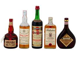 COLLECTION OF ALCOHOL DRINKS IN VINTAGE BOTTLES