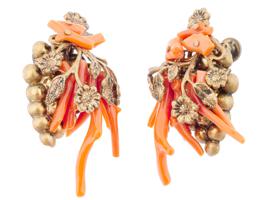 PAIR OF VINTAGE CLIP-ON EARRINGS WITH CORALS