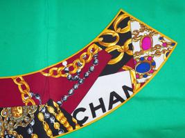 VINTAGE CHANEL CC LOGO CHAIN PATTERN SILK SCARF