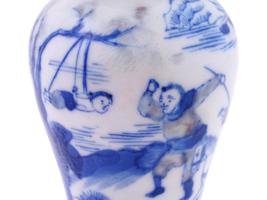 CHINESE HAND PAINTED BLUE WHITE PORCELAIN SNUFF BOTTLE