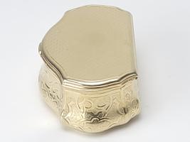 ANTIQUE 19C RUSSIAN GILT SILVER ENGRAVED SNUFF BOX