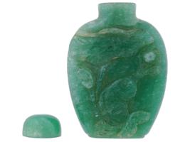 CHINESE HAND CARVED JADE SNUFF BOTTLE WITH STOPPER