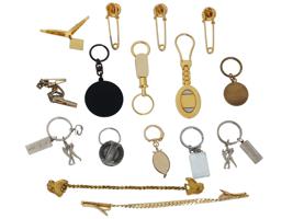 COLLECTION OF VINTAGE SOUVENIR KEY CHAINS