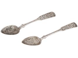 PAIR OF RUSSIAN 84 SILVER SPOONS WITH ENGRAVED DECOR