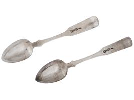 PAIR OF RUSSIAN 84 SILVER SPOONS WITH ENGRAVED DECOR