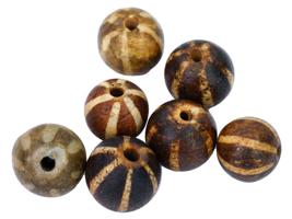 COLLECTION OF ANCIENT BURMESE PUMTEK AND PYU BEADS