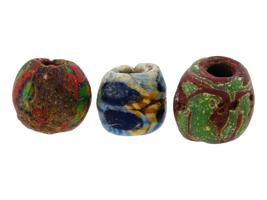 COLLECTION OF ANCIENT ROMAN GLASS AND STONE BEADS